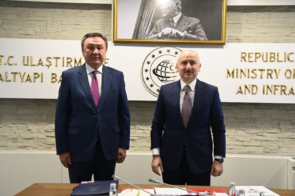 Kubanıçbek Ömüraliyev Ulaştırma ve Altyapı Bakanı Adil Karaismailoğlu ile Görüştü