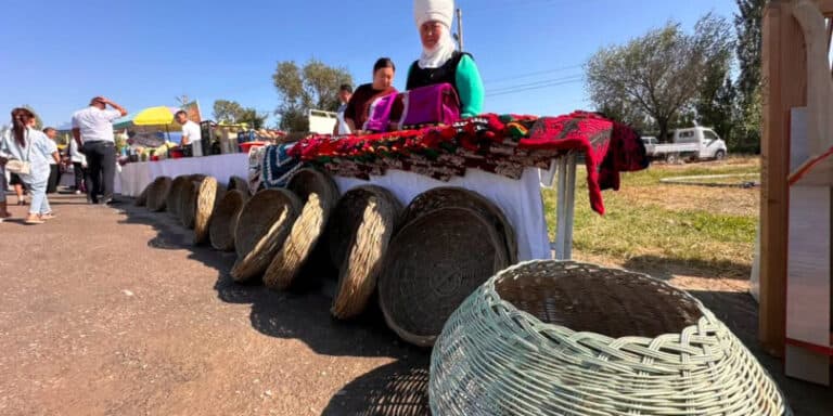 Sınırları Aşan Bağımsızlık Coşkusu: Batken’de 35. Yıl Kutlamalarına Özbek ve Tacik Heyetler de Katıldı
