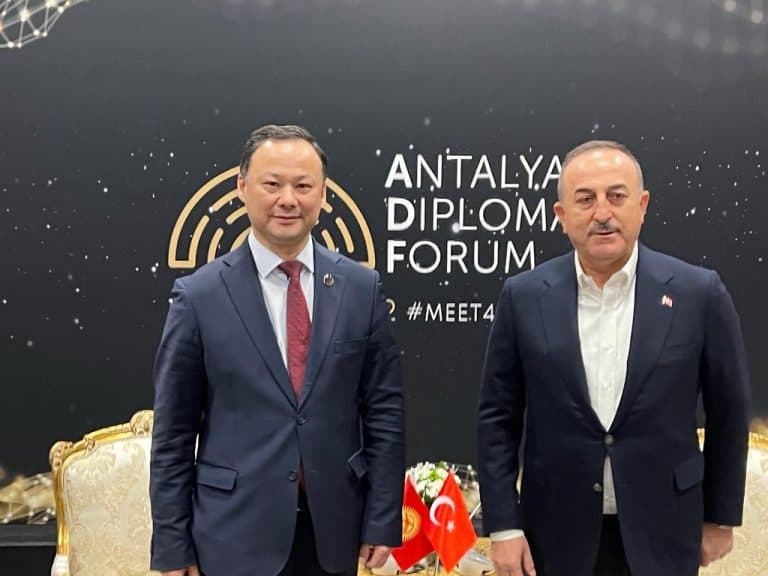 Kırgız Cumhuriyeti Dışişleri Bakanı Ruslan Kazakbaev Türkiye Cumhuriyeti Dışişleri Bakanı Mevlüt Çavuşoğlu İle Görüştü