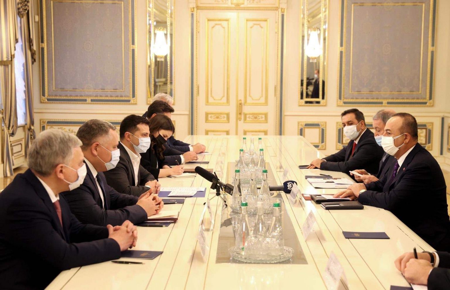 Ukrayna Cumhurbaşkanı Zelenskiy, Akar ve Çavuşoğlu’nu Kabul Etti
