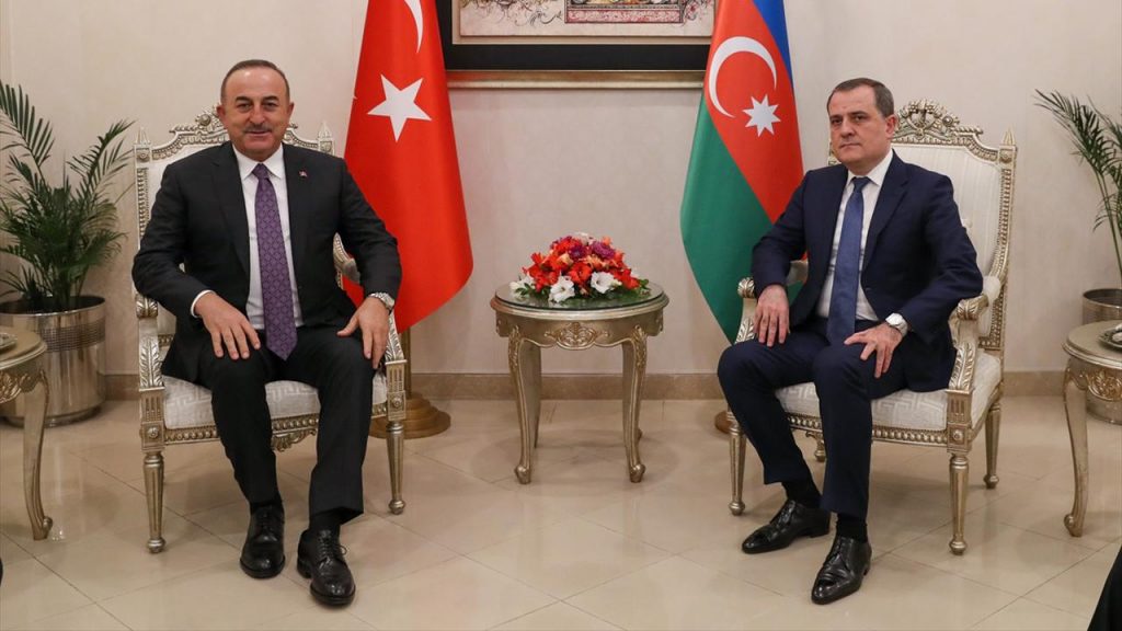 Dışişleri Bakanı Çavuşoğlu Azerbaycanlı mevkidaşı Bayramov ile görüştü