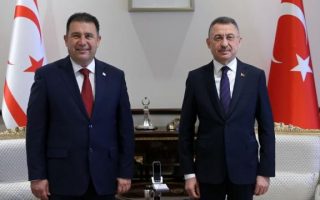 Cumhurbaşkanı Yardımcısı Oktay KKTC Başbakanı Saner İle Görüştü