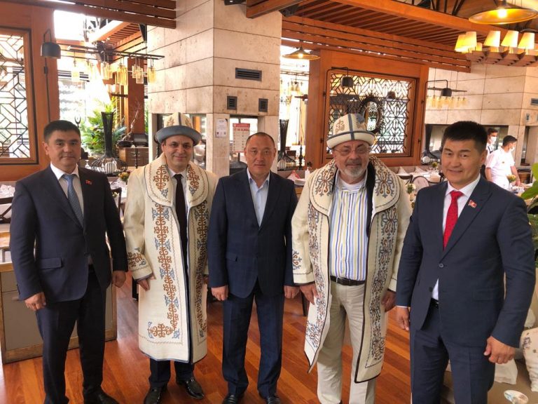 TÜDEV Başkanı Türkeş Kırgız Heyet İle Görüşme Gerçekleştirdi