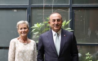 Bakan Çavuşoğlu Finlandiya’da Tatar Halkı Dernek Başkanı Bedrettin İle Görüştü
