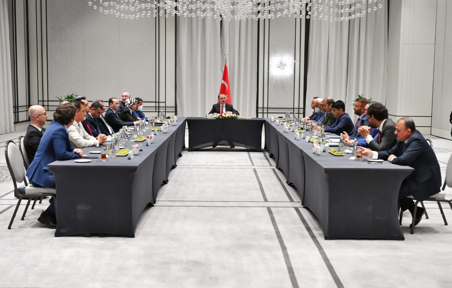 Ticaret Bakanı Muş Tataristan’da Türk İş İnsanlarıyla Bir Araya Geldi