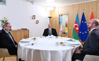 Aliyev ve Paşinyan, AB Konseyi Başkanı Michel İle Üçlü Görüşmede Bir Araya Geldi