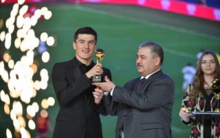 Roma’nın Yıldız Golcüsü Eldar Şamuradov Özbekistan’da Yılın Futbolcusu Seçildi