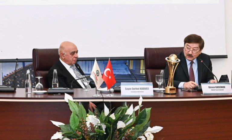 TÜRKSOY Genel Sekreteri Kaseinov’a “Türk Dünyası’na Üstün Hizmet” Ödülü