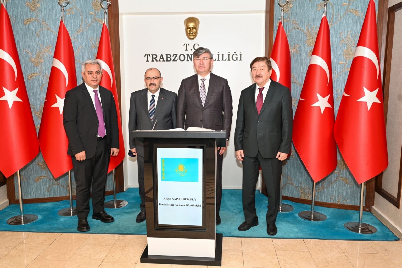 TÜRKSOY’dan “Abay Madalyası” Takdimi