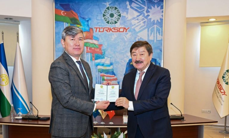 Düsen Kaseinov’a, Kazakistan Cumhuriyeti’nin “Üstün Hizmet Madalyası” Verildi
