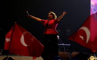 Azerbaycan Devlet Sanatçısı Azerin, Konya’da Sahne Aldı