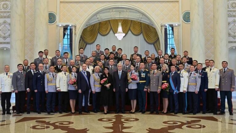 Kazakistan’da Vatan Savunucuları Günü Kutlanıyor
