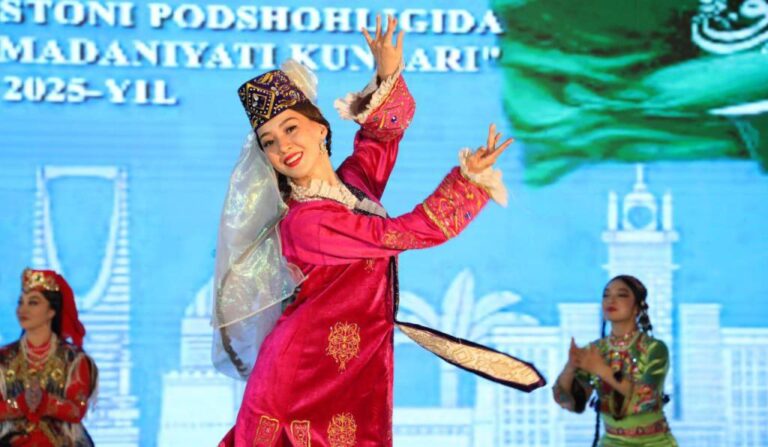 Nevruz Topluluğu Yabancı Sanatseverlerin Beğenisini Kazanıyor