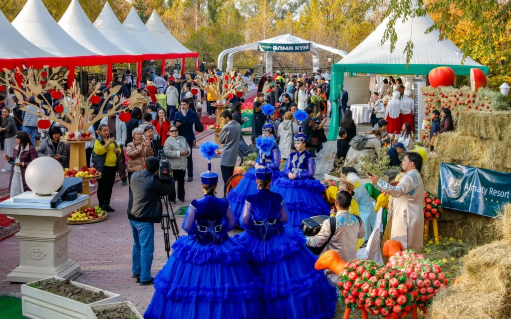 Almatı’da Elma Festivali Düzenlendi