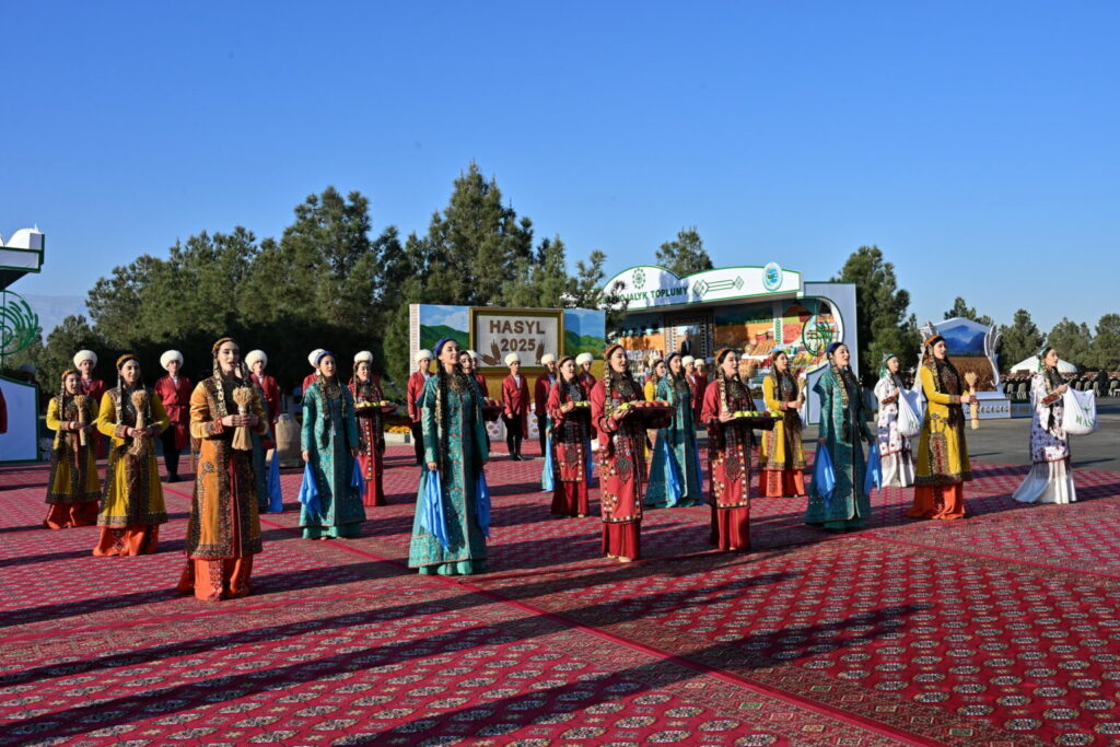 Aşkabat Hasat Festivali’ni Görkemli Şekilde Kutladı