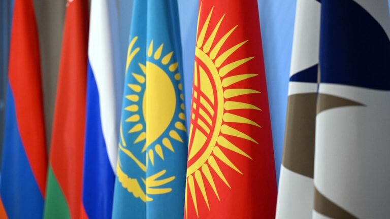 Analistler, Türkstan Ülkelerinin Ticaret Frsatlarını Değerlendirdi