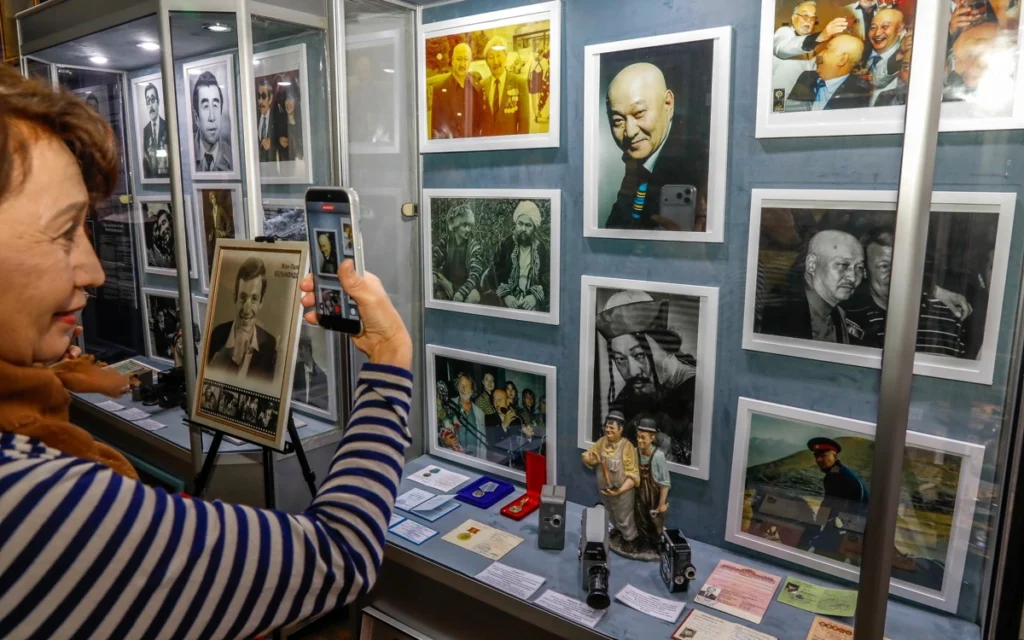 Almatı’da Nadir Sinematik Eserler Sergisi: Sinemanın Tarihine Yolculuk