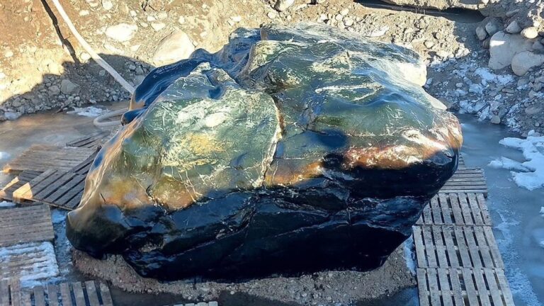 Kırgızistan’ın Ak-Tash Vadisi’ndeki 182 Tonluk Yeşim Taşı, Turizme Açılıyor