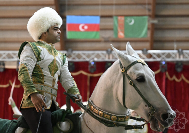 Türkmenistan’ın Atlı Oyunları Bakü’de Büyüledi: Muhteşem Bir Şov