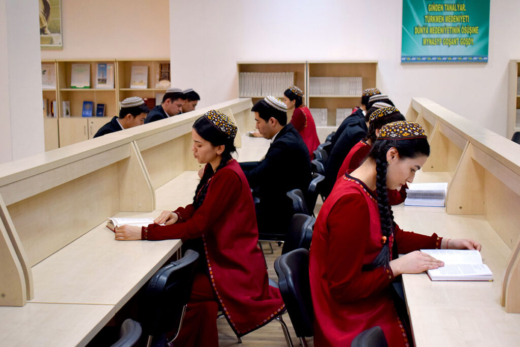 Türkmenistan’da Gençler İçin “Geleceğin Meslekleri Atlası” Yayımlandı