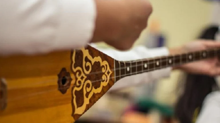 Kazakistan’da Ulusal Dombra Günü Coşkusu: Astana’da Kültür ve Sanat Şöleni