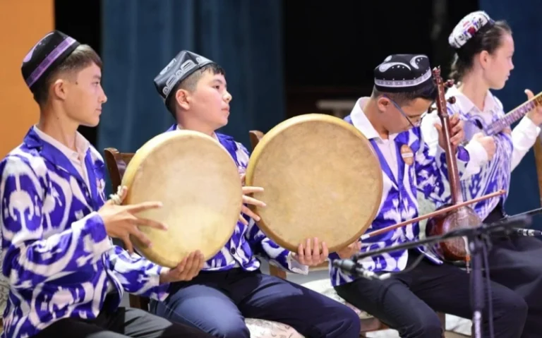Dutar Tınıları Sınıflara Taşınıyor: Özbekistan Okullarında Milli Sanat Seferberliği
