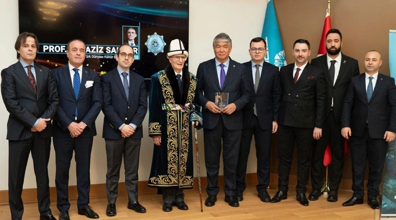 ABD'de yaşayan Nobel ödüllü Türk bilim insanı Prof. Dr. Aziz Sancar’a, TÜRKSOY tarafından "Türk Dünyası Kültür Elçisi" nişanı takdim edildi